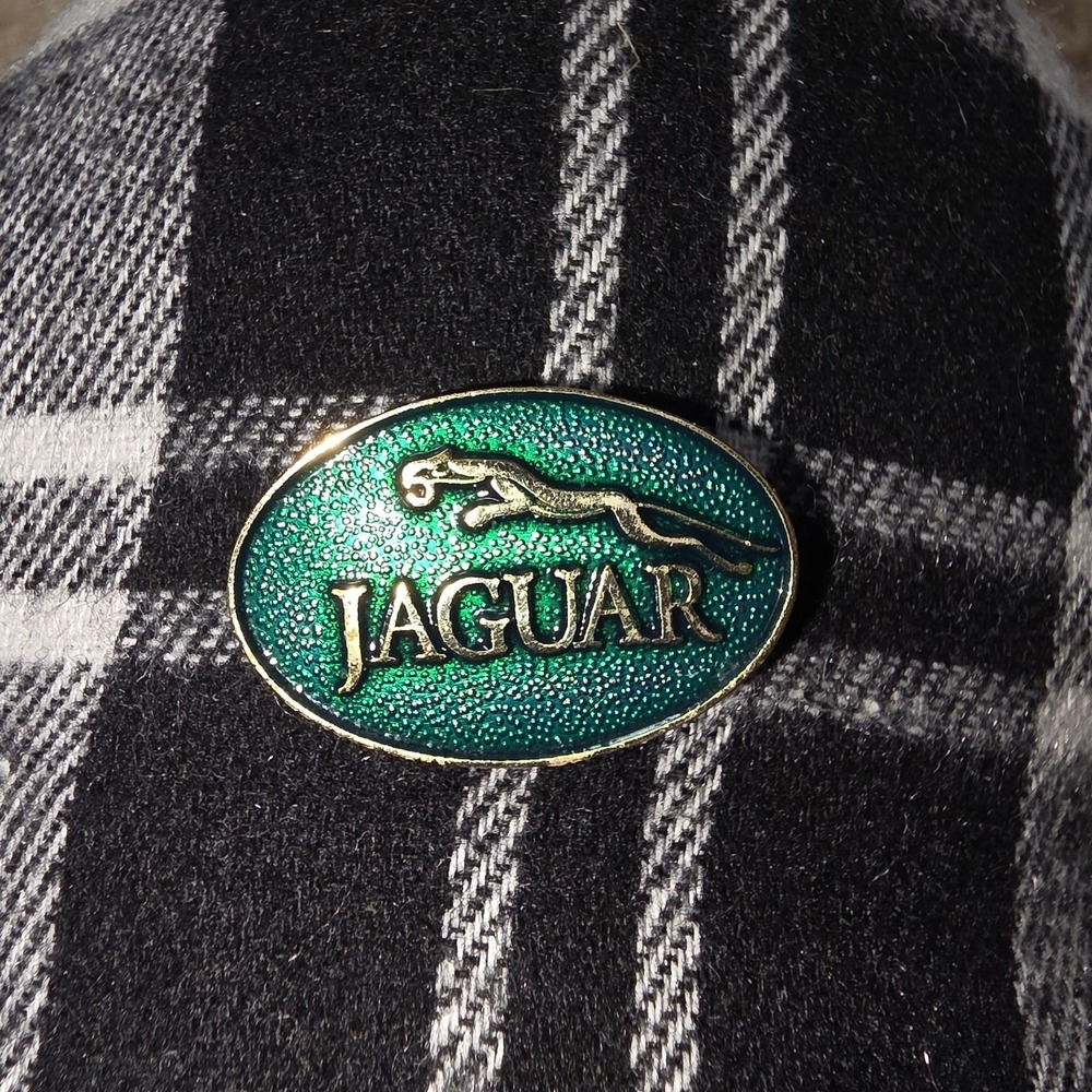 Jaguar Oval Logo Enamel Lapel Pin Auto Car Green Gold Tone Hat Tie Tack